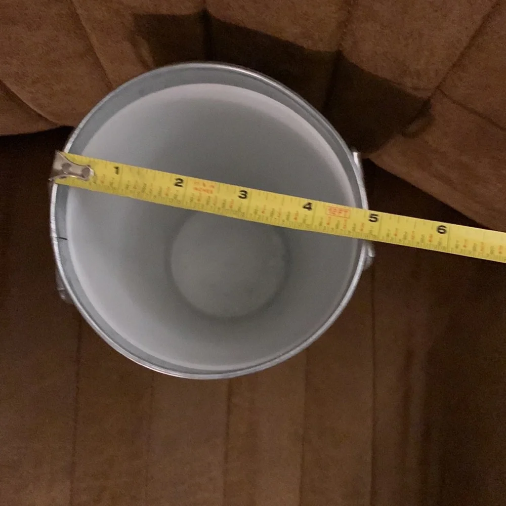Rustic Tin vase with plastic‎ insert